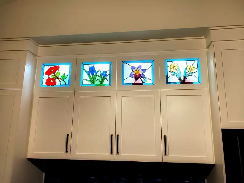 Ensemble de quatre portes d'armoires